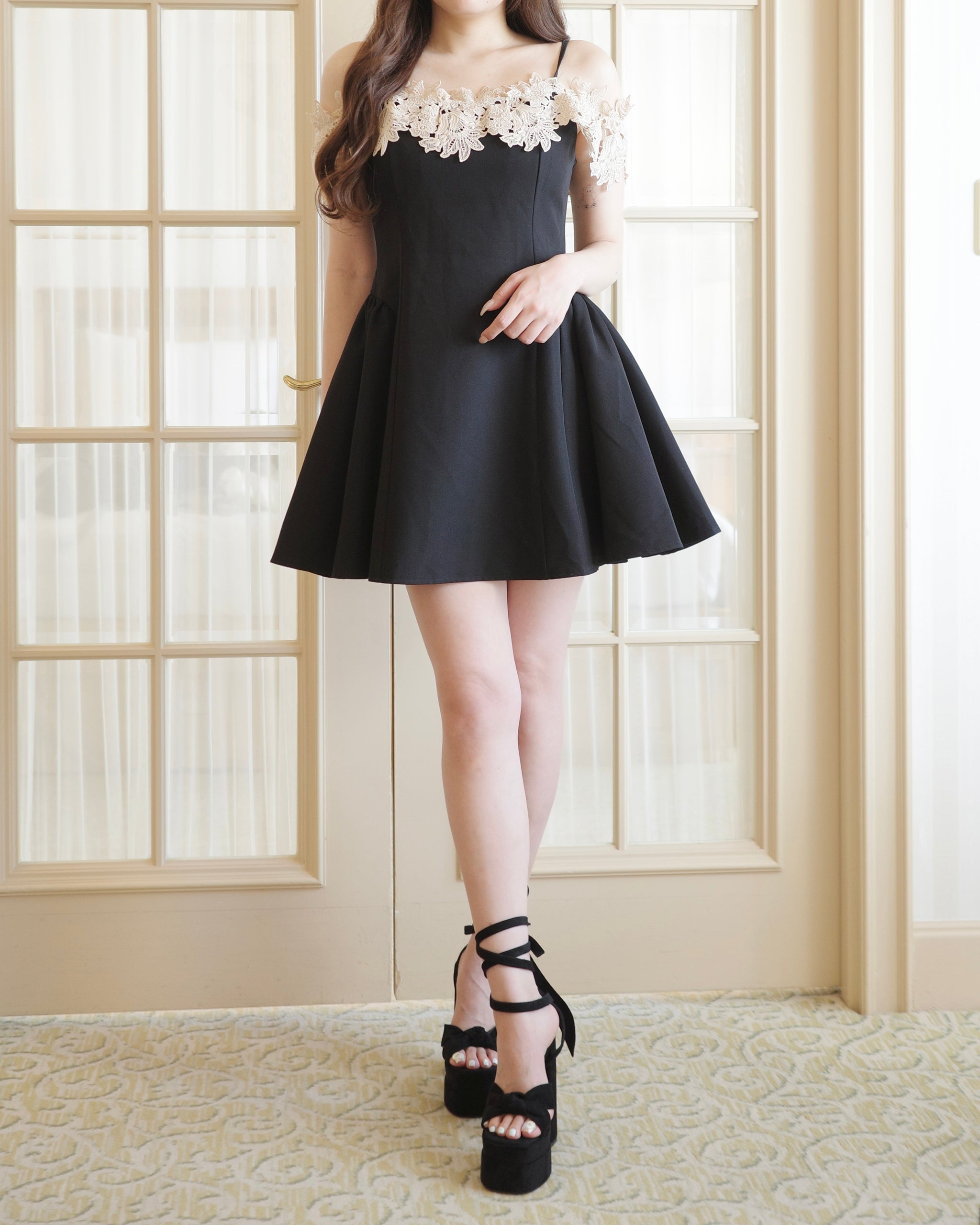 ■amerge.■レースフーディオフショルダーミニワンピース　サイズM 8/5(水)21:00発売】フラワーレースオフショルダーミニワンピース